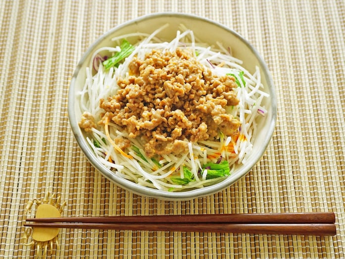 コンビニのカット野菜で簡単！ ピリ辛坦々サラダレシピ