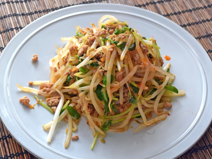 もやしと豆苗で作る、麻婆味の炒め物レシピ……花山椒がアクセント！