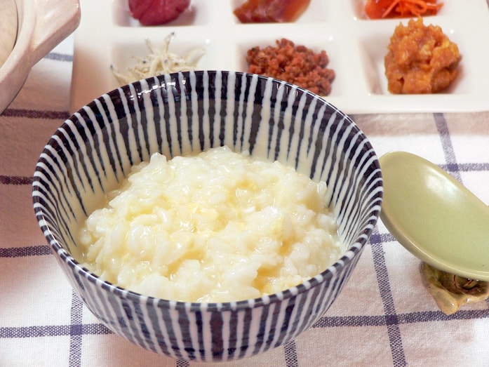 ご飯から作るお粥のレシピ…土鍋で卵粥の作り方！