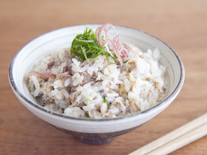 鯖缶でお手軽！みょうがと大葉で薬味たっぷりまぜご飯レシピ