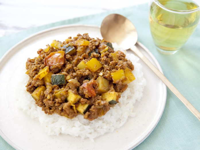 暑い日の夕飯に！夏野菜キーマカレーのレシピ