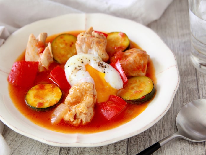温たまのせミネストローネレシピ……一皿でおかずになるスープ！