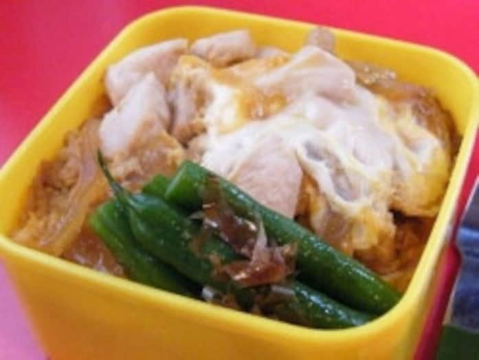 親子丼弁当のレシピ……簡単10分で作れる！