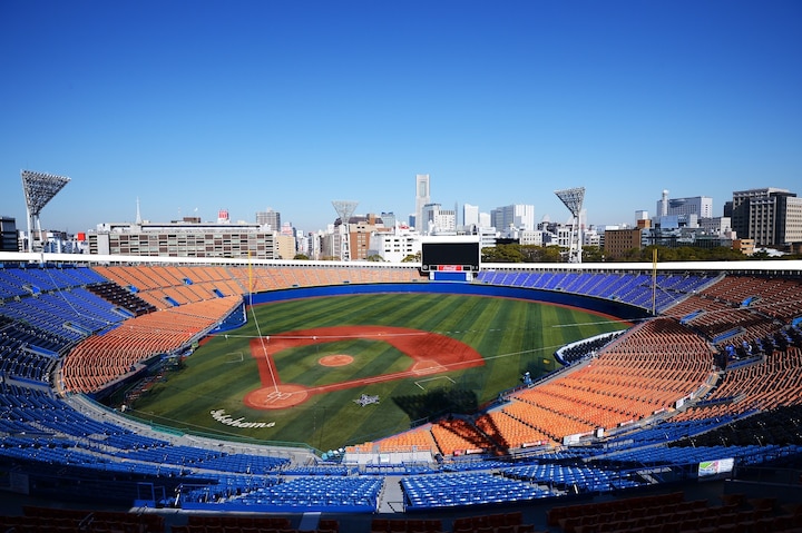 2016年の座席改修では6035席の変更を行い、横浜スタジアム全体の約41％を「横浜ブルー」に変更した。2016年横浜スタジアム全景イメージ（画像提供：横浜DeNAベイスターズ）