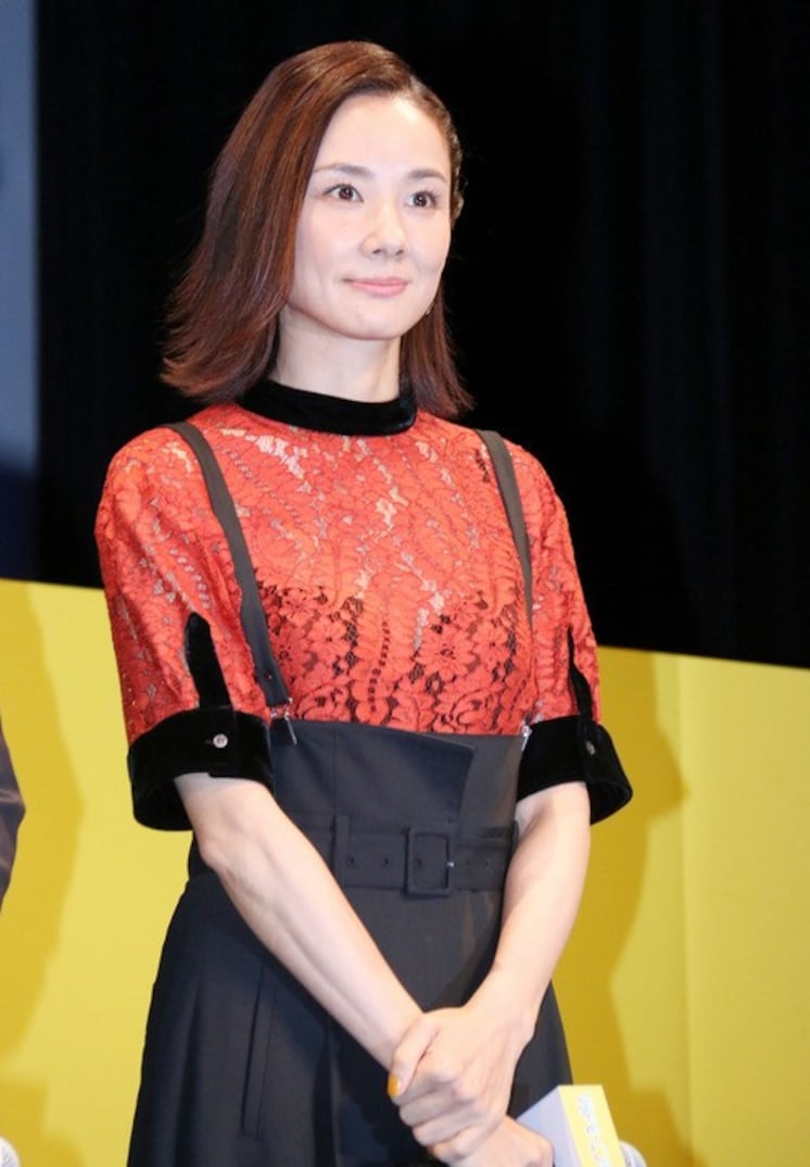 ローラ 井上真央 長澤まさみ 広末涼子 16年のファッションはレースやシースルーで 肌見せ が流行 Citrus シトラス