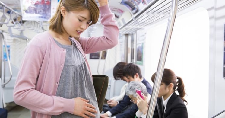 電車内で座っていたら突然スマホ画面を見せられて 理不尽すぎる妊婦に 何様 歪んだアピール と非難の声 Starthome