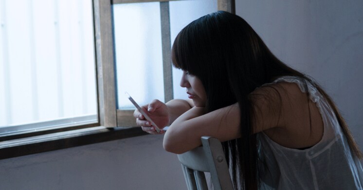 放っておけばいいのに気になる! SNSの“リア充”投稿とどう付き合うか