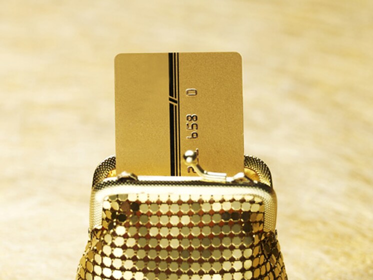 3万9000円もお得! 年会費を払っても得する「ゴールドカード」の数々の特典
