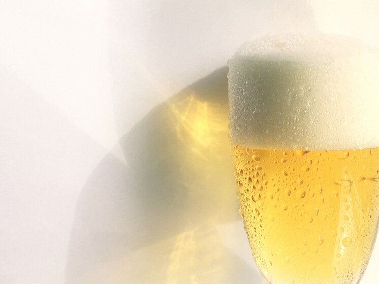 まずいは誤解! 残暑においしい氷入りビール「オン・ザ・ロック・ビール」の上手な作り方