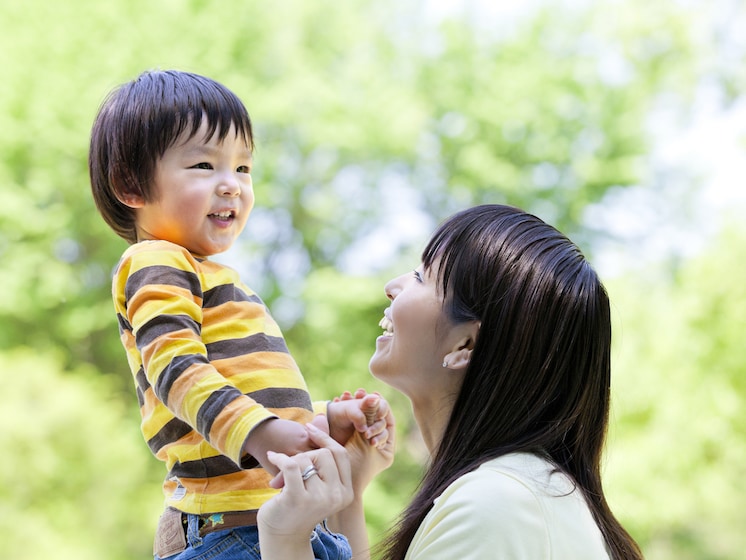 一生に影響を与える? 男の子にとってママの「愛情」が必要な訳