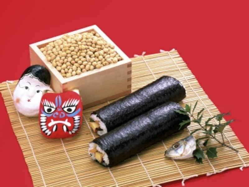 伝統的な豆まきや、焼いた鰯の頭を柊に刺した「やいかがし」と、ニューウェーブの恵方巻き。