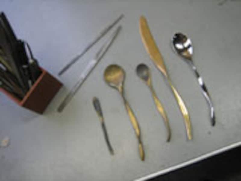 2/3 金属工芸作家・坂野友紀さん クールで温かい金属のうつわたち