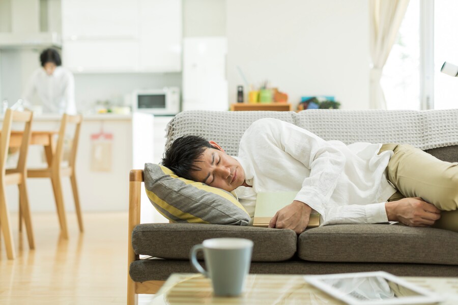 夫が家にいるとつらいのは病気？ 「夫源病（主人在宅ストレス症候群）」とは……原因・症状・対処法