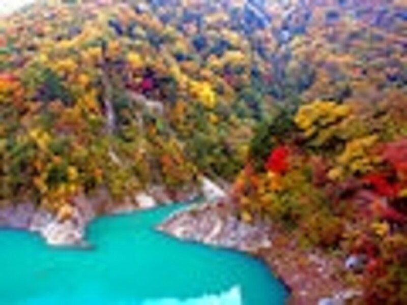 絶景の紅葉名所が楽しめる!おすすめ温泉ランキング