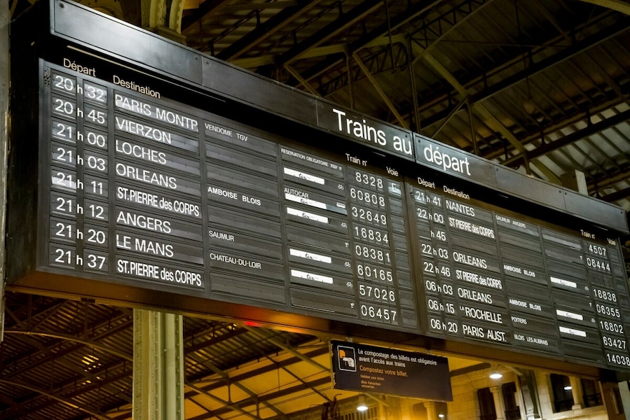 sortieとは？ フランスの駅などで見かける表示、案内表示 [フランス語