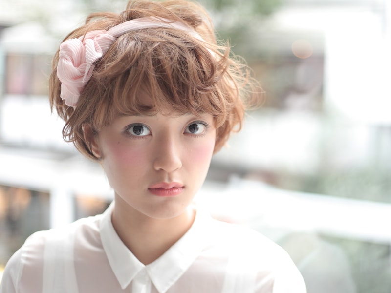 ショートヘアでもできる! リボンの付け方・結ぶだけの簡単アレンジ