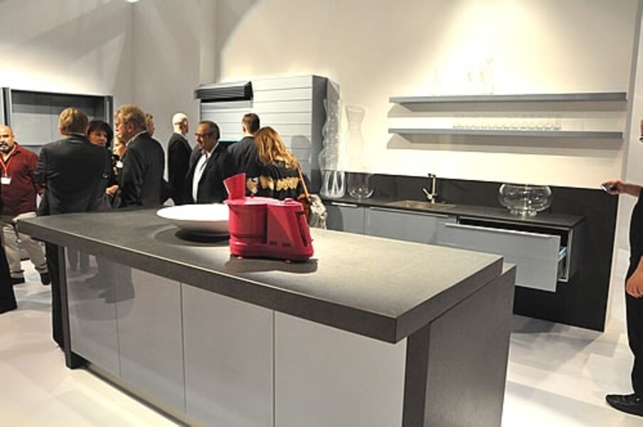 イタリア製アイランドキッチン（展示品） Euromobil大阪ショールーム 新キッチン展示①ーアイランドキッチン