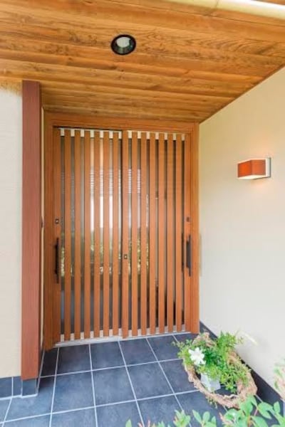 断熱玄関引き戸 YKKap れん樹 伝統和風 A06 万本格子腰パネル W1900×H2230 アルミ色 6尺2枚建 ランマ通し 複層ガラス YKK 玄関引戸 ドア サッシ リフォーム 9月はエントリーでP10倍 断熱玄関引き戸 YKKap れん樹 伝統和風 A01