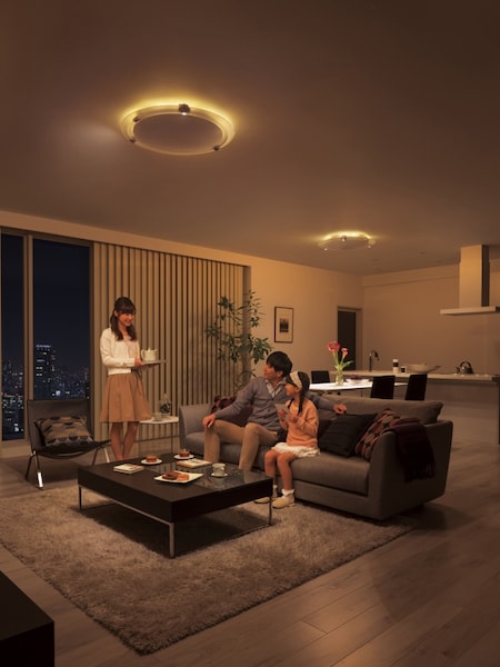 3灯のLEDスポット搭載のシーリング／2015.02 新商品 [照明・LED] All About