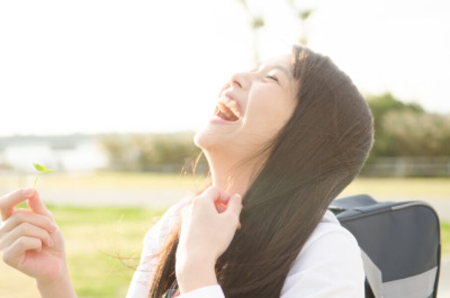 「ギャグ回答」で真面目に話せない状況に