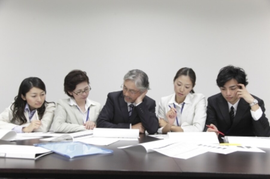 仕事が溢れ困っている様子