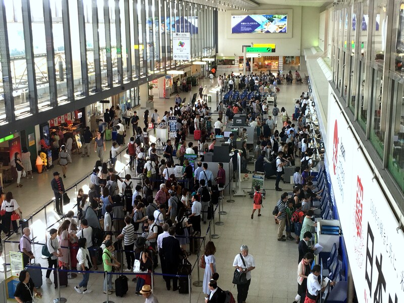 オーバーブッキングとは 航空会社の対応と補償