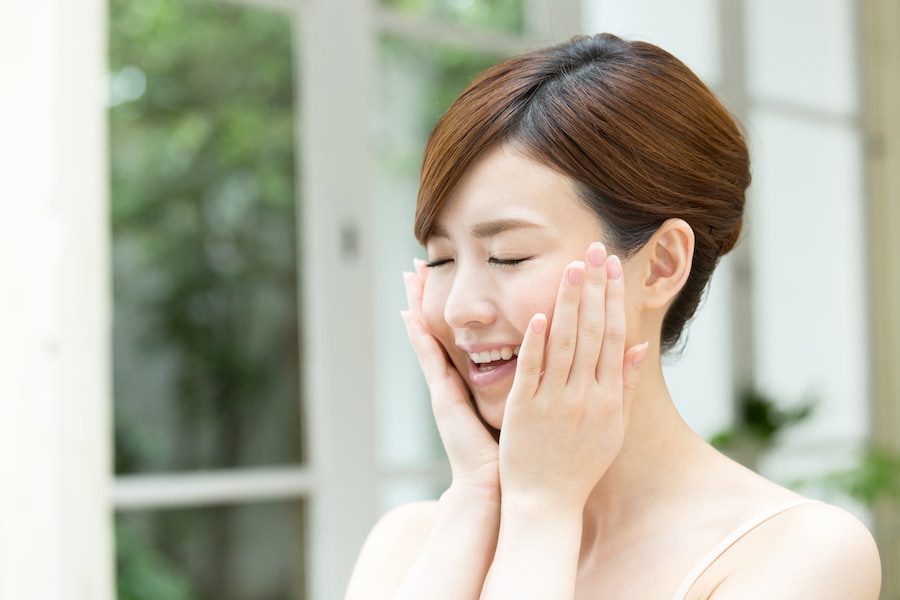 万能なバームの使い方！乾燥肌対策からメイク直しまで
