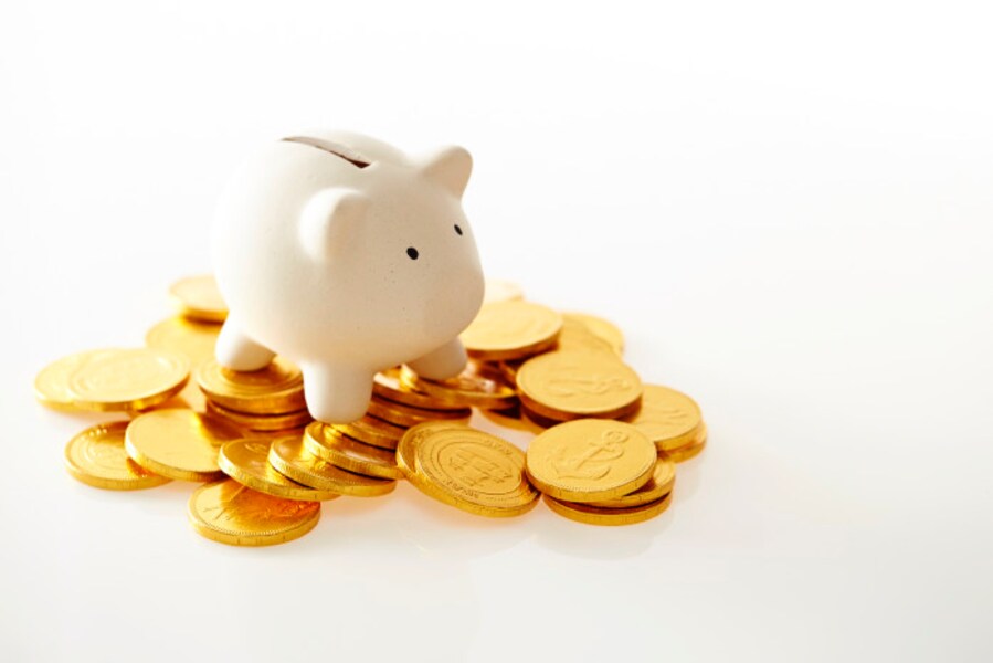 家計の貯金は減っている