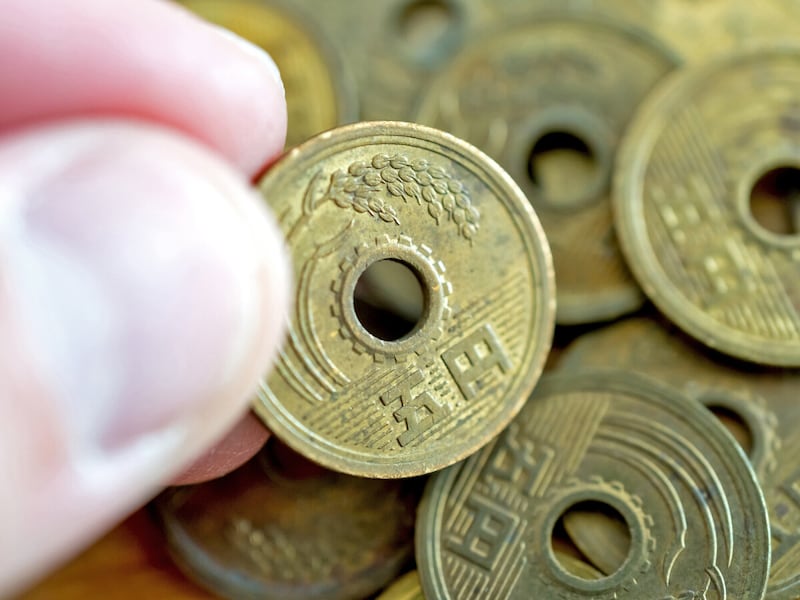 エラーコイン 穴ずれ 5円硬貨 昭和24年 楷書体 フデ五 五円玉
