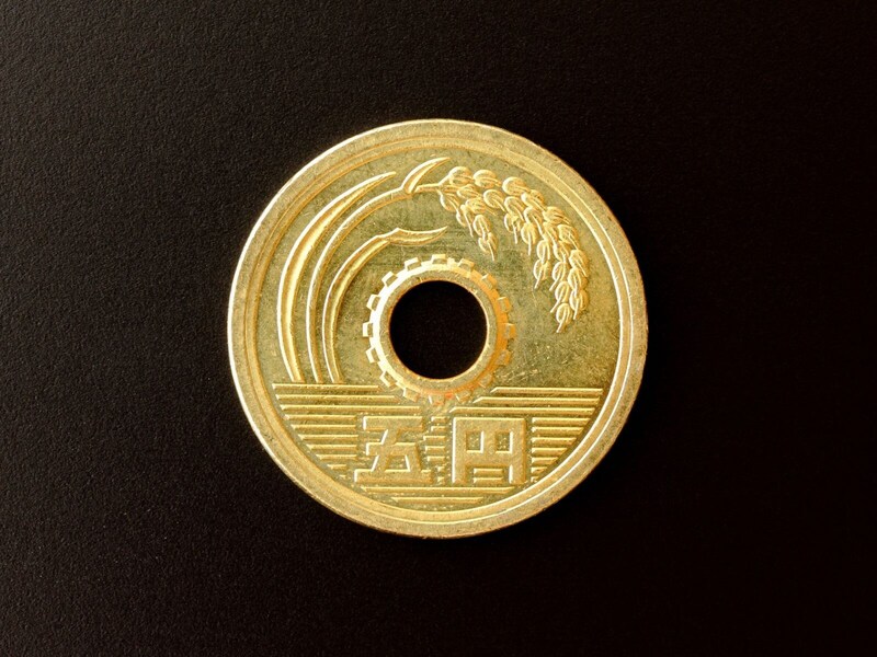十五夜は「5円玉の穴」から月を覗くと願いが叶う？「意外な野菜」を月見に使った時代も……