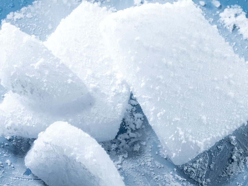 危険！ 濃度10％で呼吸困難、20％で死亡も……知らないと命にかかわる「ドライアイス」のリスク