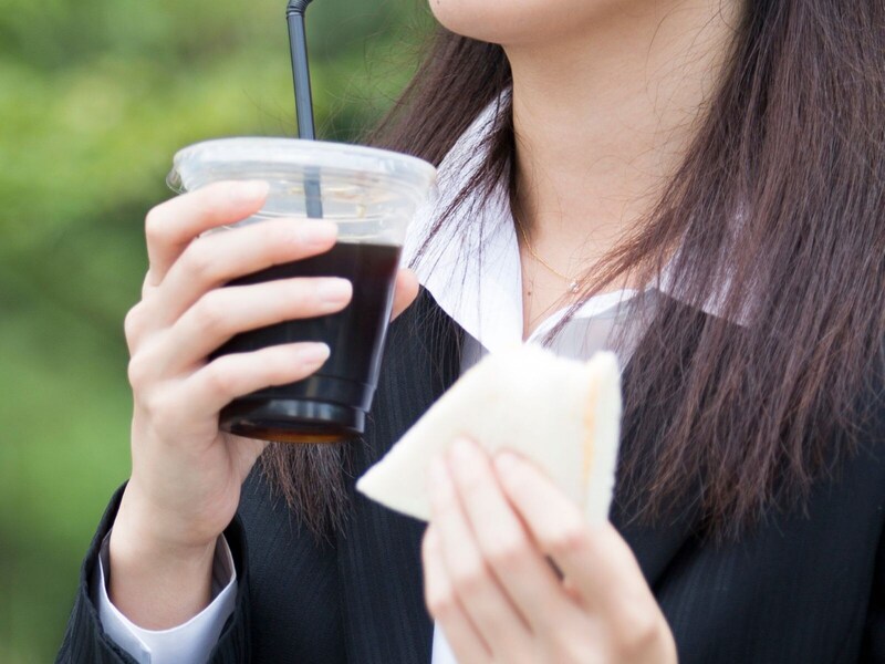 ダイエット停滞の原因かも!? 40～50代女性がコンビニで買ってはいけない「隠れ高カロリー食品」