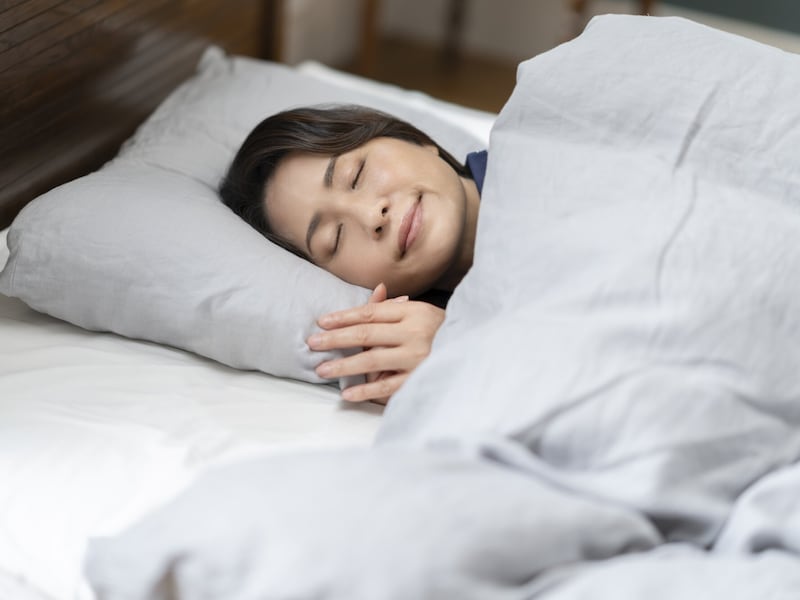 Q. 「毛布が上？ 羽毛布団が上？」 どっちの方がより暖かいでしょうか