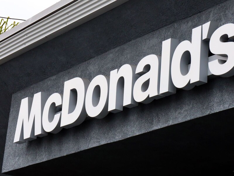 ハンバーガー2000円、ラーメン1杯3000円……旅系YouTuberが嘆く、アメリカの「絶望的物価高」