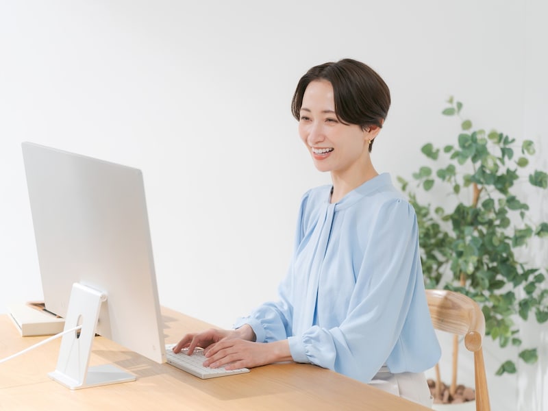 65歳になります。特別支給の老齢厚生年金を受給中ですが、振替加算を受け取るには手続きが必要ですか?