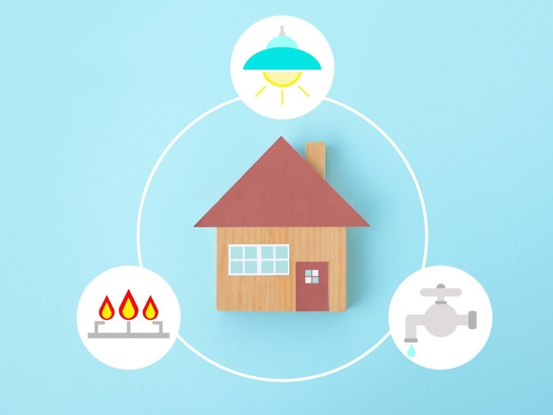 60代夫婦の世帯で水道・電気・ガス代あわせて、月1万円は少ないほう？節約のし過ぎに注意