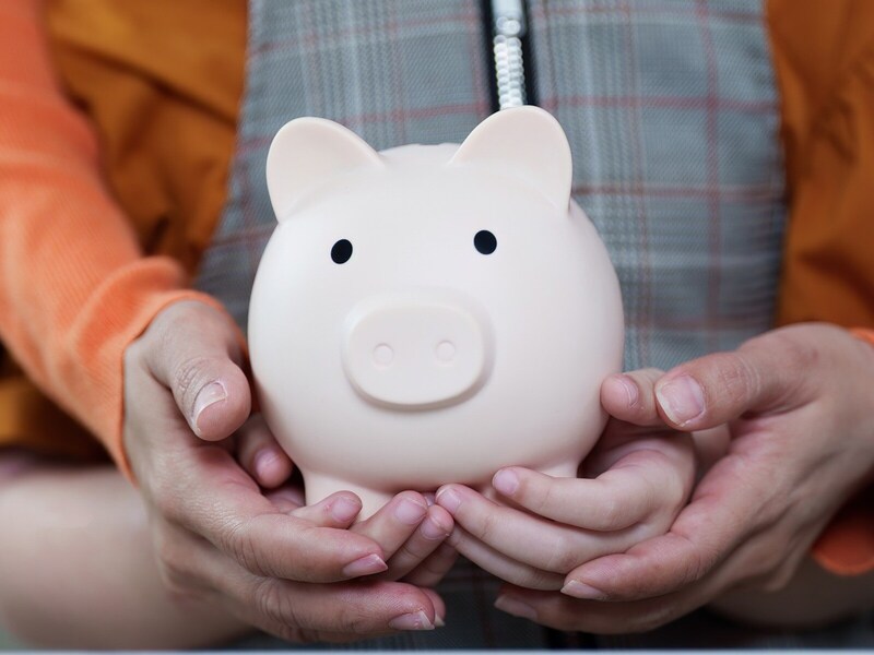 4月から始まる「独身税」って何ですか？ 年収400万円の人はいくら支払うの？【お金の専門家が解説】