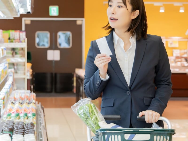 「もったいない気持ちに…」年収350万円・20歳女性が仕事に追われて直面した節約失敗談