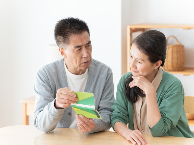 「還暦前に絶対に減らせない」ゆうちょと地銀の定期に900万円を預ける現金9割夫婦の判断