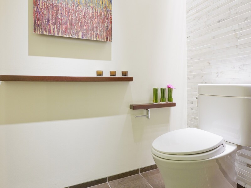 「トイレの換気扇」はつけっぱなし？使った後だけでもいい？ 気になる「正解」と「電気代」