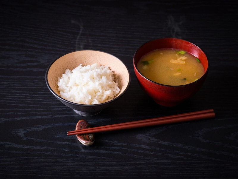 「1日2食、ご飯とみそ汁のみ」物価高騰で食費を削る58歳女性の住民税非課税生活