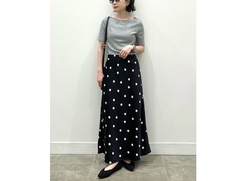 大きめの水玉が大人かわいい！【GU】2990円「ドットスカート」でつくる40代の洗練夏コーデ