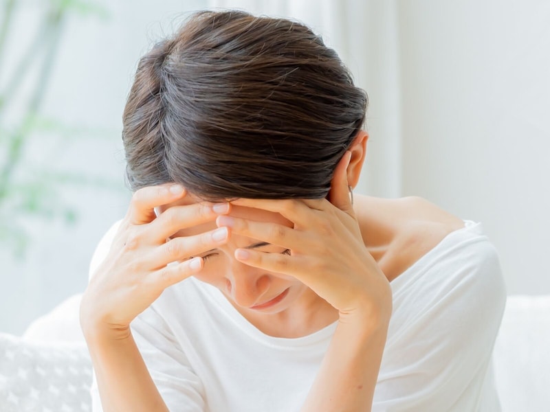 我慢・様子見は命取り！ 「突然・激烈・初めて」の頭痛はくも膜下出血の症状。すぐ救急車を