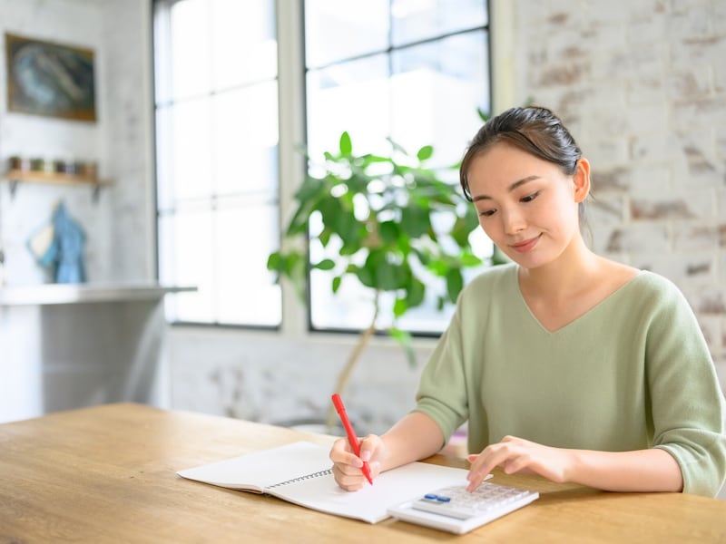 年金を月12万円もらえる人は、現役時代にどのぐらいの収入がある人ですか？【2026年度】