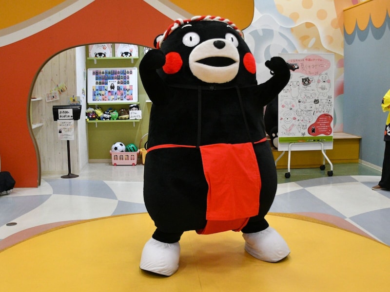 【くまモン】くまモンスクエア13周年！「推し活祭り くまモンすぎて滅」でムーンウォークを披露!?