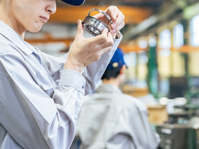 製造業の「平均年収」はいくら？ 年代別の推移を紹介