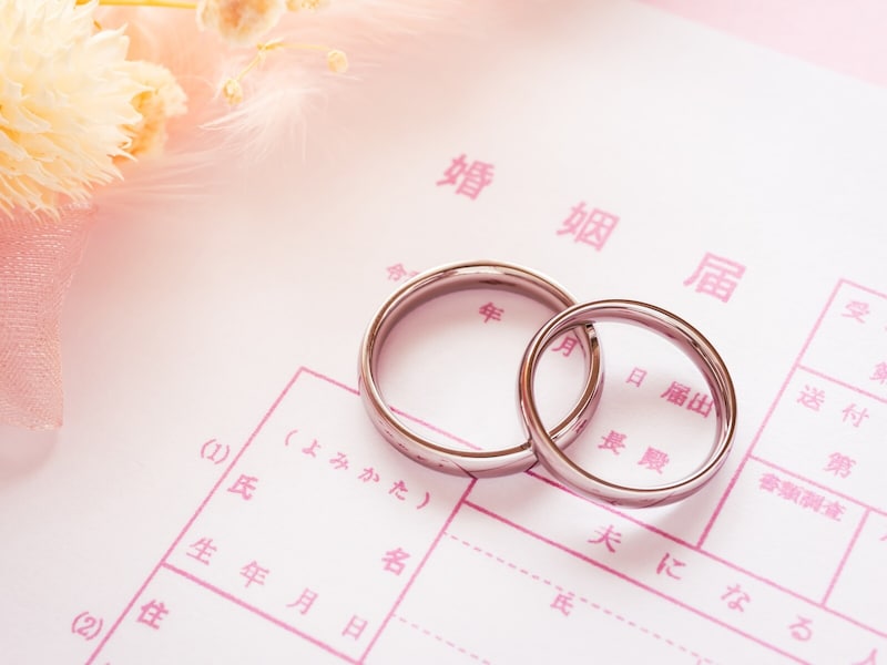 「生涯結婚するつもりはない」42.4％の衝撃。若者世代の「一人でさえ食べていけない」現実