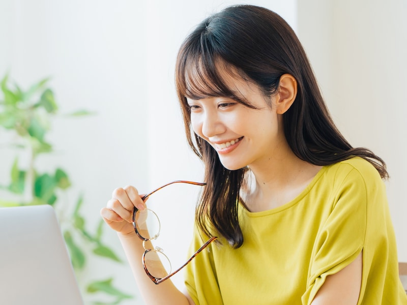 普通預金の金利が上がった今も、給与振込口座に全額置いたままで大丈夫？ 元銀行員が解説