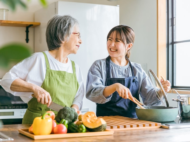 「好きな仕事を続けて」と全面協力の義母、「仕事ばかり」と愚痴る実母。“2人の母”に思うこと