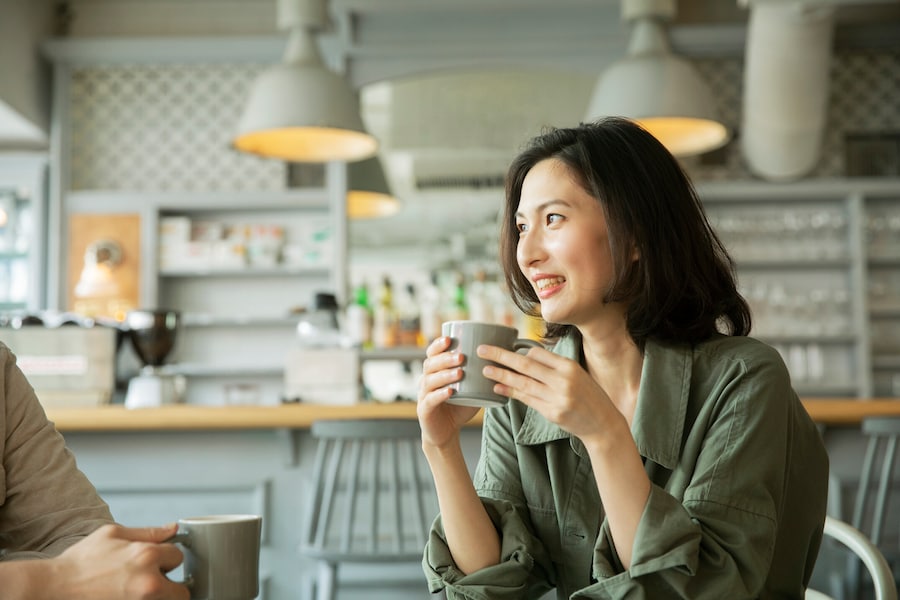 「飾らない美人」と「ズボラ女」の境界線とは？ 日常動作を意識！
